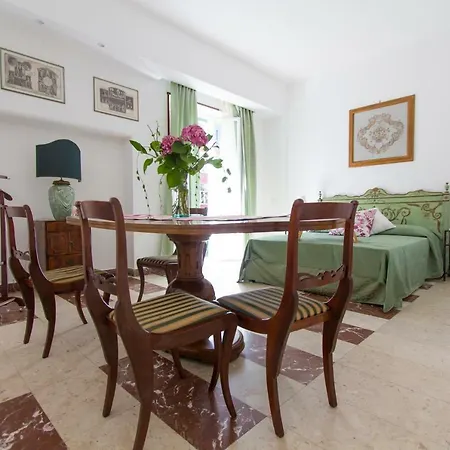 Bausan 12 Apartman Róma